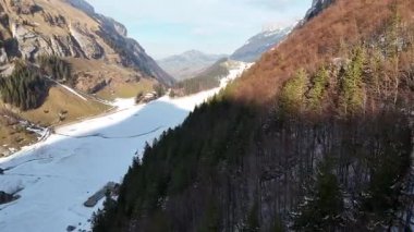 Görkemli Dolomitler manzarası, İtalya.