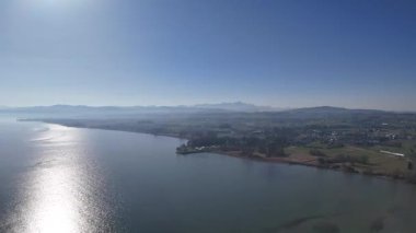 Güzel göl manzarası 