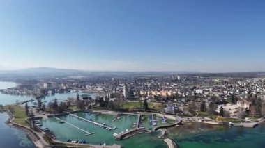 İsviçre 'de sabah gölün havadan görünüşü