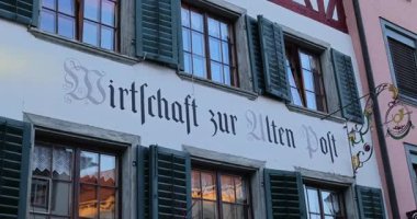 İsviçre 'deki eski kasaba St. Gallen' de yürüyüş turu.