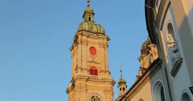 İsviçre 'deki eski kasaba St. Gallen' de yürüyüş turu.