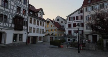 İsviçre 'deki eski kasaba St. Gallen' de yürüyüş turu.