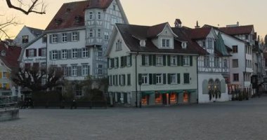 İsviçre 'deki eski kasaba St. Gallen' de yürüyüş turu.