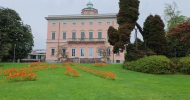 Lugano Gölü ve Lugano şehrinde yürüyüş turu. İsviçre. 8k ultra hd 8 