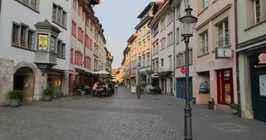 Ormanda güzel bir şelale Rheinfall 8k ultra hd