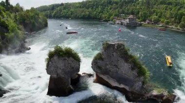 İsviçre 'deki şelale