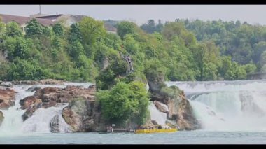 Parktaki nehri Rheinfall 8k ultra hd