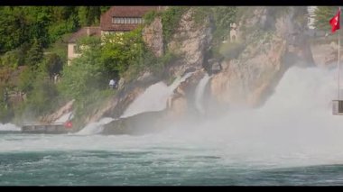 Parktaki nehri Rheinfall 8k ultra hd