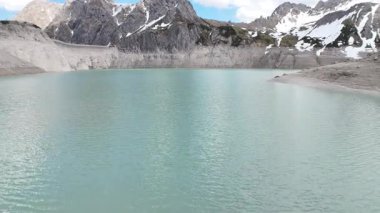 Dağın tepesinden bak, Lnersee.
