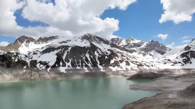 Dağın tepesinden bak, Lnersee.