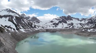 Dağlardaki dağ zirvesi Lnersee