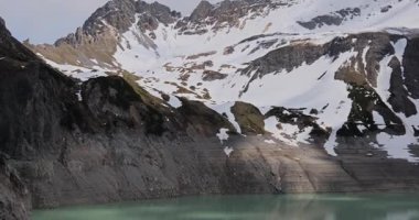 Göllü güzel bir manzara.