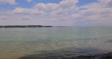 Deniz manzarası ve kumsal.