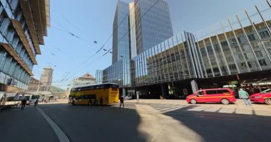 Arka planda modern şehir mimarisi St.Gallen 8k ultra hd