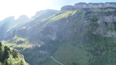 Görkemli Alplerin manzaralı manzarası.