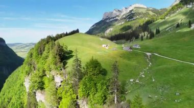 Görkemli dolomitlerin manzarası. Görkemli 8k ultra HD manzarası.