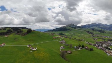 Tyrol Dağı 'nın manzarası Drone 