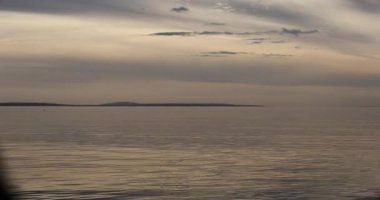 Gölde gün batımı 8k ultra hd 