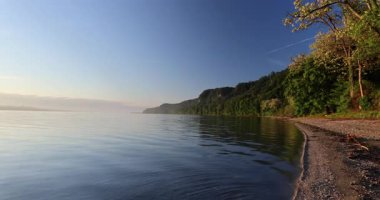 Kuzey Rusya 'da sabah güzel bir Baykal Gölü fotoğrafı.