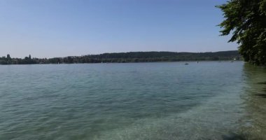 Güzel göl manzarası. 8k ultra HD.