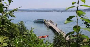 Güzel göl manzarası. 8k ultra HD.