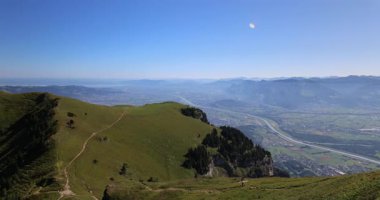 Arkadaki dağların havadan görünüşü
