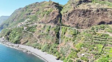 Cascata dos Anjos Portekiz 'deki Madeira Adası manzarası