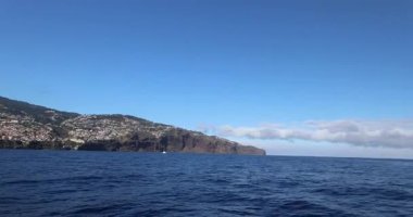 Deniz kıyısının güzel manzarası