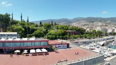 Portekiz 'in Atlantik Okyanusu' ndaki Madeira adasındaki Furchal şehri Cristiano Ronaldo Müzesi 'nin yukarısından görülmektedir.