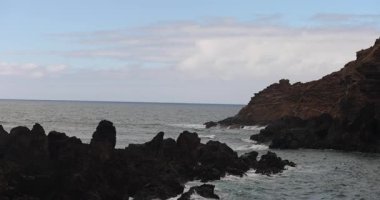 Lanzarote Adası, Portekiz 'in Atlantik Okyanusu' ndaki Madeira adası olan diğer kanarya adaları arasında bir elmastır. 