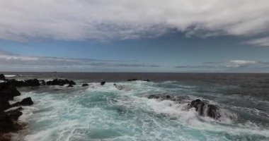 Portekiz 'in Atlantik Okyanusu' ndaki Madeira adası 8k ultra Hd. 