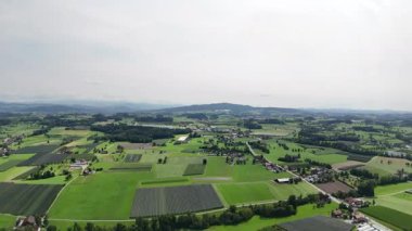 Dağların güzel manzarası İsviçre