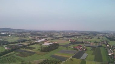 İsviçre 'deki bir köyün havadan görünüşü