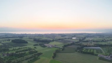 Bodensee üzerinde güzel bir günbatımı manzarası 