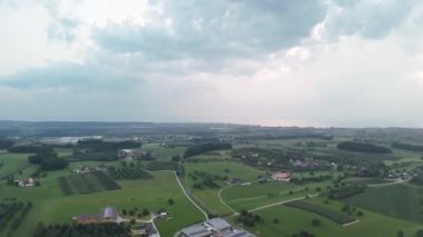 Polonya 'daki güzel köyün hava manzarası