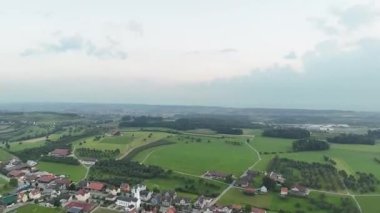 Şehrin manzarası ve güzel bir manzarası var.