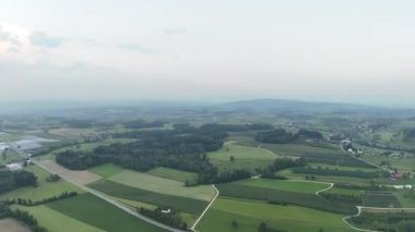 İsviçre 'nin kırsal kesiminin havadan görünüşü