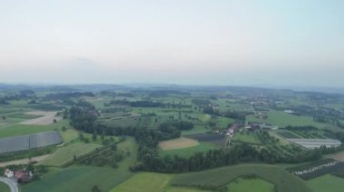 Tarlaların üzerinde hava manzarası