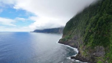 Madeira 'daki güzel okyanus manzarası..