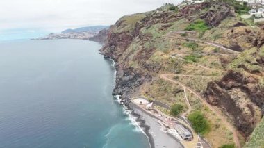 Portekiz 'in Madeira Adası' nın güneyindeki güzel deniz manzarası.