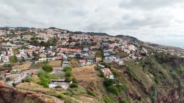 Portekiz 'in Madeira Adası' nın güneyindeki Akdeniz adasının havadan görünüşü