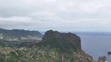 Madeira 'daki dağların güzel manzarası