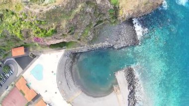 Madeira 'daki sahil, deniz ve okyanus manzarası.