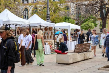 Malaga İspanya 7 Nisan 2025 Yerel Market el sanatları pazarı. Yüksek kalite fotoğraf