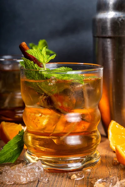 Bebida Alcoólica Com Álcool Picante Outono Tangerine Whiskey Smash Cocktail — Fotografia de Stock