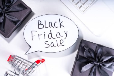 Kara Cuma satış geçmişi. Üzerinde 