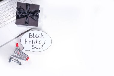 Kara Cuma satış geçmişi. Üzerinde 