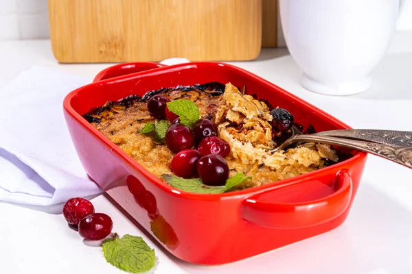 Winter Zelfgemaakte Glutenvrije Cranberryhaver Kruimeltaart Zoete Heerlijke Cranberry Havermout Kruimeltaart — Stockfoto