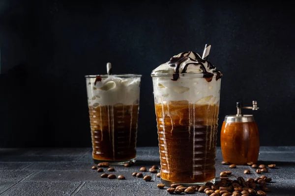 Kallt Kaffe Dryck Frappe Frappuccino Med Vispgrädde Och Chokladsirap Med — Stockfoto