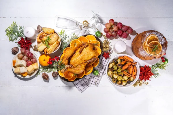 Kerst Nieuwjaar Eten Witte Houten Tafel Set Van Traditionele Kerstgerechten — Stockfoto